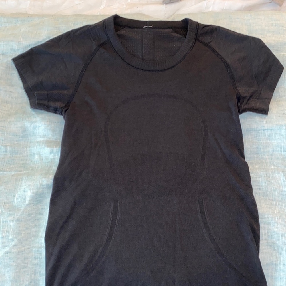 Classic lululemon fitted workout top